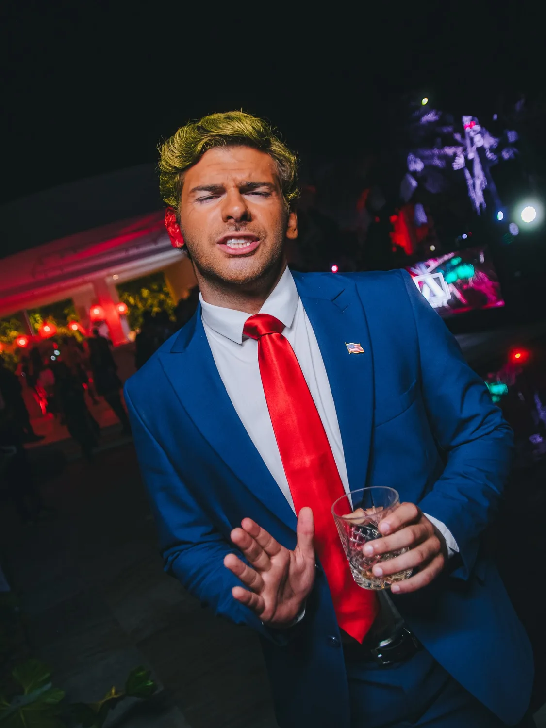 Convidado fantasiado de presidente